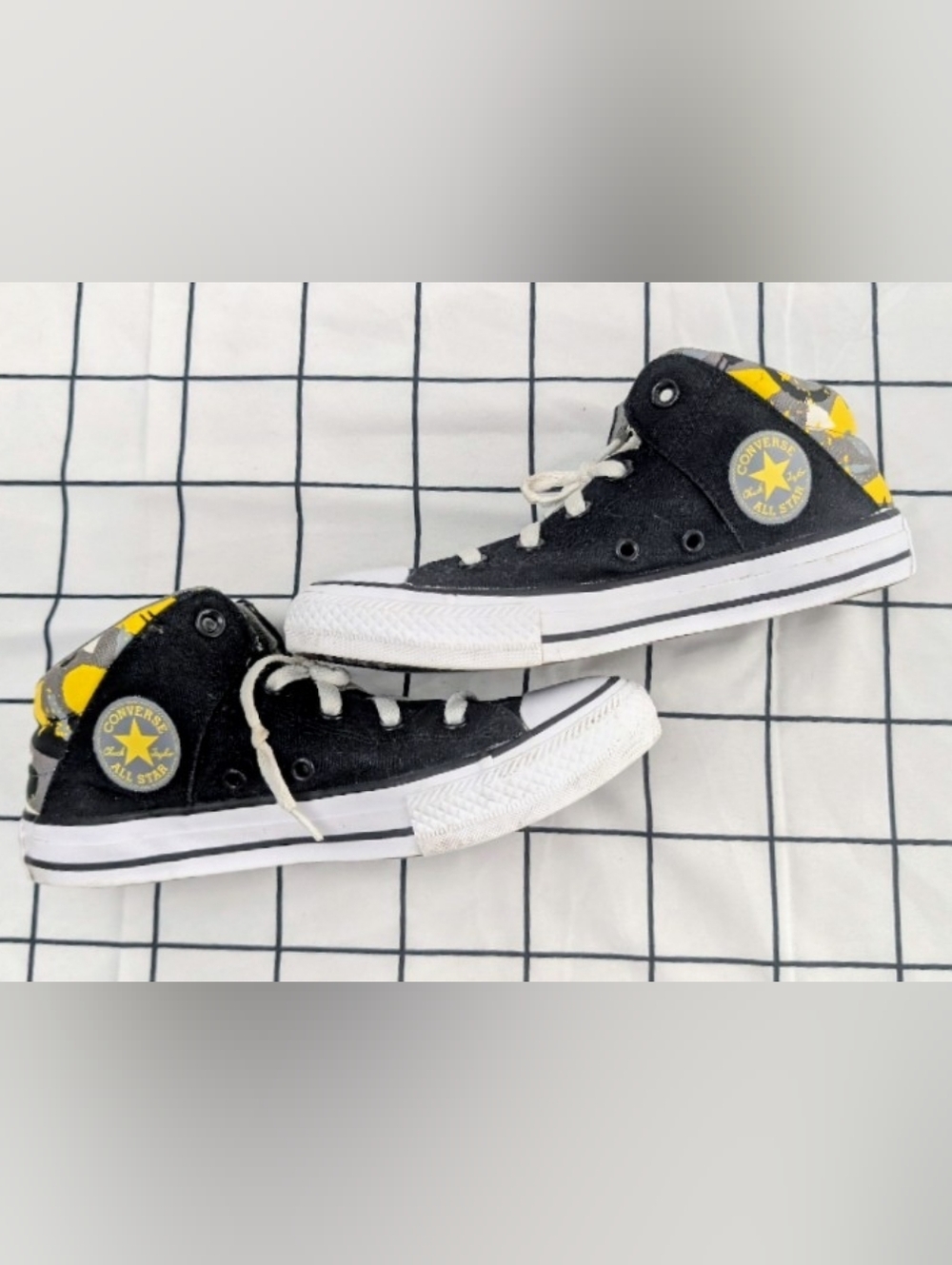Kids Converse Chuck Taylor AllStar High Tops Sz 4 Graffiti Splatter Black Yellow